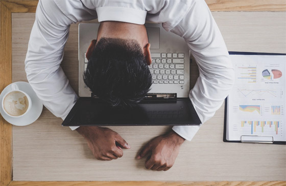 تشعر بالنعاس أثناء العمل؟.. إليك نصائح للتغلب على تعب بعد الظهيرة صورة رقم 1 تشعر بالنعاس أثناء العمل؟.. إليك نصائح للتغلب على تعب بعد الظهيرة صورة رقم 1