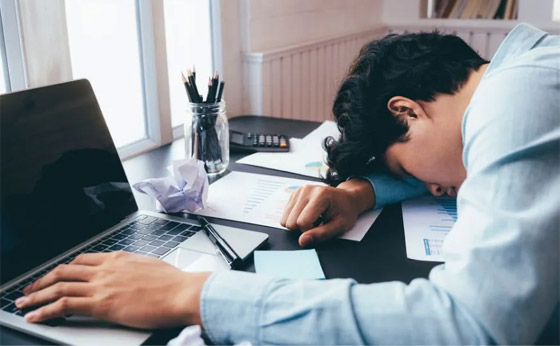 تشعر بالنعاس أثناء العمل؟.. إليك نصائح للتغلب على تعب بعد الظهيرة صورة رقم 6 تشعر بالنعاس أثناء العمل؟.. إليك نصائح للتغلب على تعب بعد الظهيرة صورة رقم 6