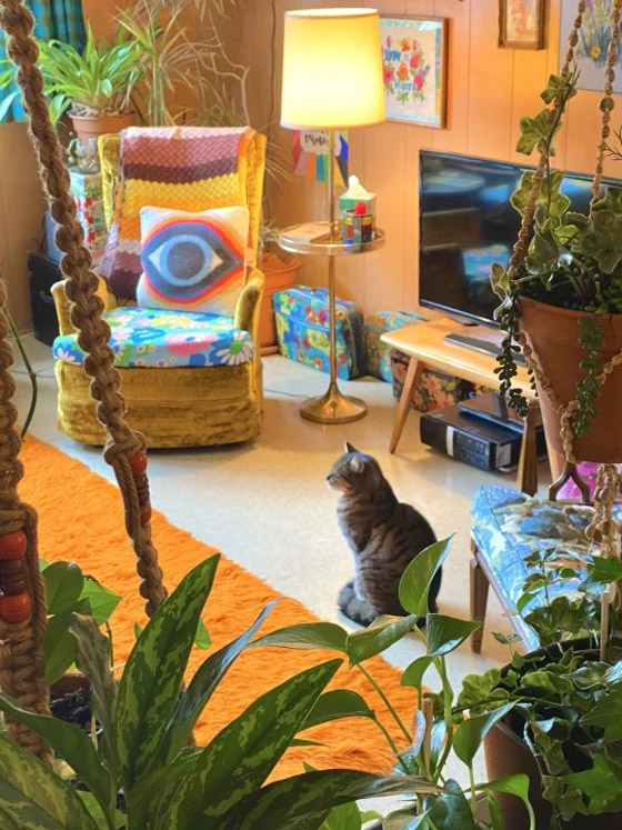 صور:تحول منزلها الجديد إلى ملاذ مستوحى من السبعينات صورة رقم 6