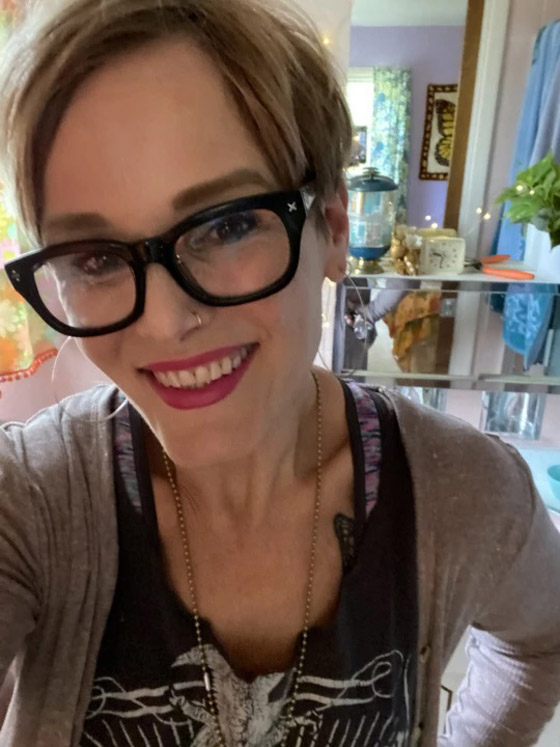 صور:تحول منزلها الجديد إلى ملاذ مستوحى من السبعينات صورة رقم 8