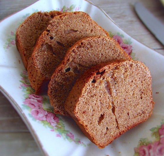 لذيذة وتشعركم بالدفء.. إليكم طريقة سهلة لتحضير كعكة البرتقال والقرفة صورة رقم 6