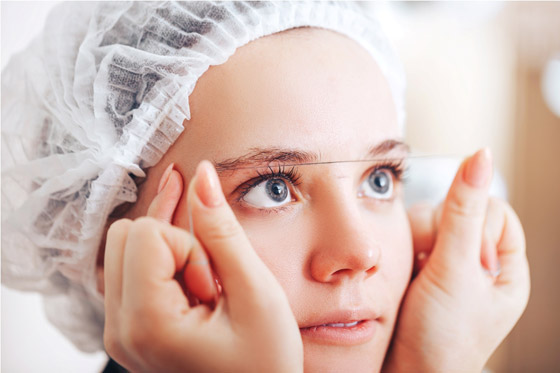 حيلة بسيطة للحصول على مظهر حاجبين طبيعي صورة رقم 2