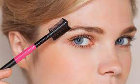 حيلة بسيطة للحصول على مظهر حاجبين طبيعي صورة رقم 4