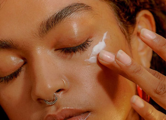 6 عادات جديدة أضيفوها لروتين العناية ببشرتكم في 2022 صورة رقم 6