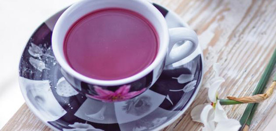 هكذا يساعدكِ الشاي الأحمر على التخلّص من الشعر الأبيض صورة رقم 6