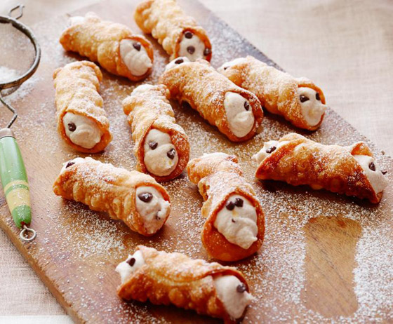 إليكم طريقة تحضير كانولي: حلوى إيطالية شهية على مائدة الكريسماس صورة رقم 1