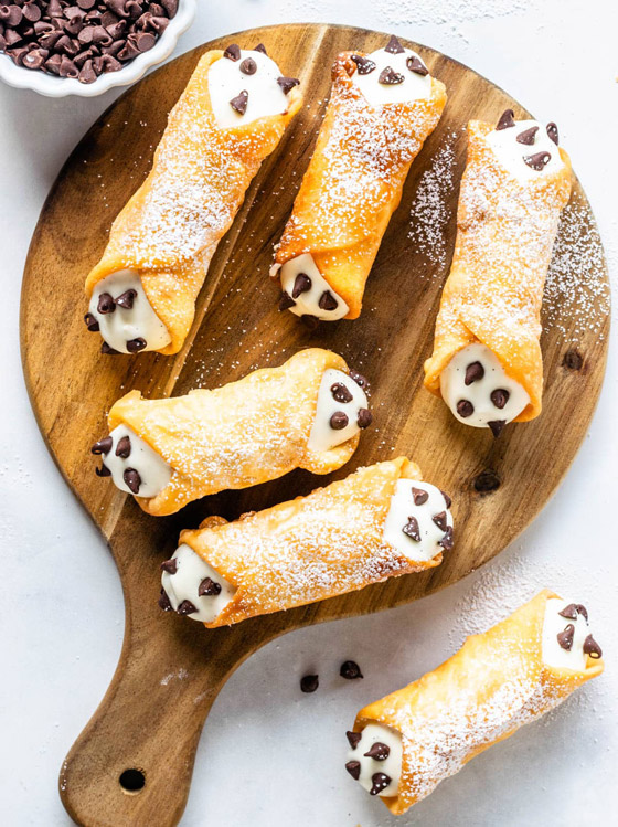 إليكم طريقة تحضير كانولي: حلوى إيطالية شهية على مائدة الكريسماس صورة رقم 4