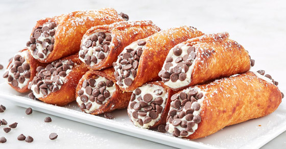 إليكم طريقة تحضير كانولي: حلوى إيطالية شهية على مائدة الكريسماس صورة رقم 5