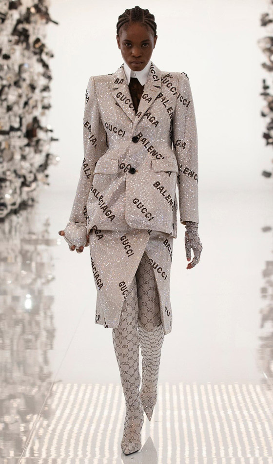 بالصور: محطات أنيقة ولافتة في عالم الموضة باقية في ذاكرة 2021 صورة رقم 2 بالصور: محطات أنيقة ولافتة في عالم الموضة باقية في ذاكرة 2021 صورة رقم 2