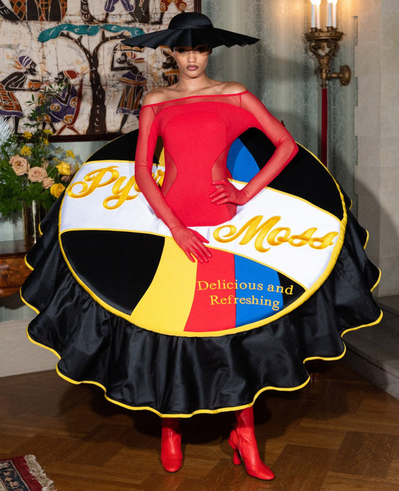 بالصور: محطات أنيقة ولافتة في عالم الموضة باقية في ذاكرة 2021 صورة رقم 4 بالصور: محطات أنيقة ولافتة في عالم الموضة باقية في ذاكرة 2021 صورة رقم 4