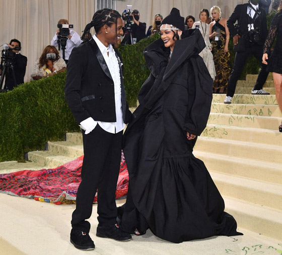 بالصور: محطات أنيقة ولافتة في عالم الموضة باقية في ذاكرة 2021 صورة رقم 6 بالصور: محطات أنيقة ولافتة في عالم الموضة باقية في ذاكرة 2021 صورة رقم 6