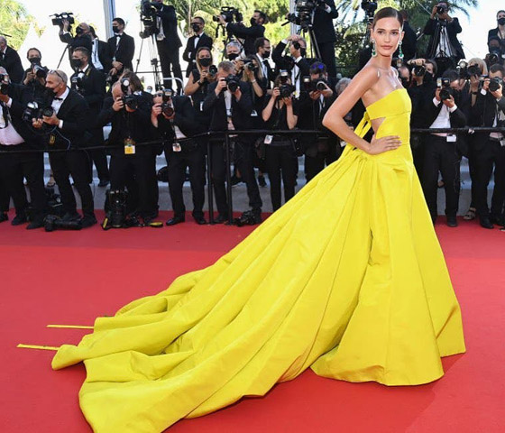 بالصور: أجمل ما ارتدته النجمات من أزياء المصممين العرب في 2021 صورة رقم 5