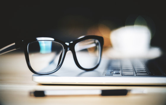 تعتقد أنها مشاكل خطيرة.. 5 علامات تدل أنك ترتدي النظارات الطبية الخاطئة صورة رقم 2