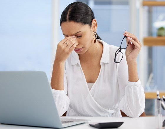 تعتقد أنها مشاكل خطيرة.. 5 علامات تدل أنك ترتدي النظارات الطبية الخاطئة صورة رقم 3