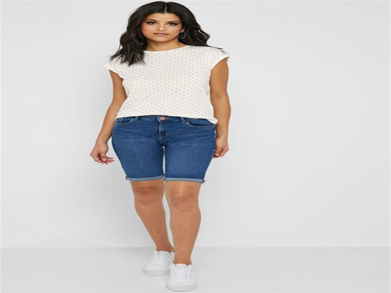 الشورت الجينز نجم موضة الصيف صورة رقم 4