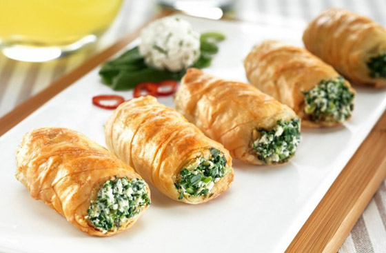 إليكم طريقة تحضير رولات السبانخ والجبن الشهية صورة رقم 1