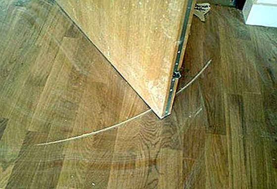 حيلة لإزالة الخدوش من الأرضيات الخشبية صورة رقم 5