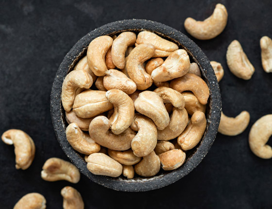 للوقاية من الشعر الأبيض.. إليكم 9 أطعمة تحافظ على شباب الشعر صورة رقم 4