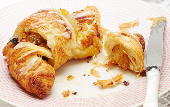 إليكم طريقة تحضير كرواسون التفاح بالقرفة الهش والسهل اللذيذ صورة رقم 3