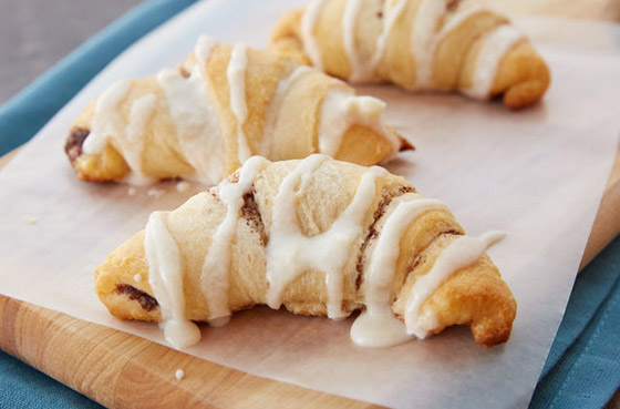 إليكم طريقة تحضير كرواسون التفاح بالقرفة الهش والسهل اللذيذ صورة رقم 6