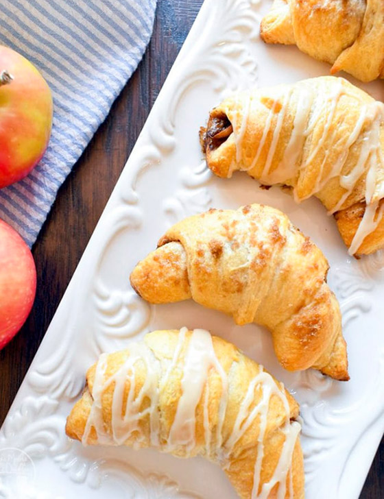 إليكم طريقة تحضير كرواسون التفاح بالقرفة الهش والسهل اللذيذ صورة رقم 7