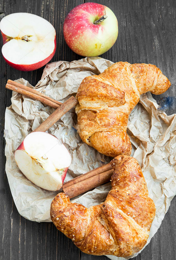 إليكم طريقة تحضير كرواسون التفاح بالقرفة الهش والسهل اللذيذ صورة رقم 8