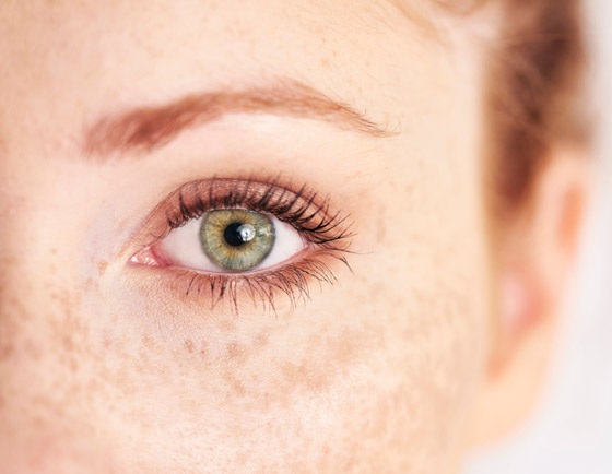 للحفاظ عليها قوية ومنعها من التساقط.. 8 أخطاء تدمر الرموش عليكم تجنبها صورة رقم 6