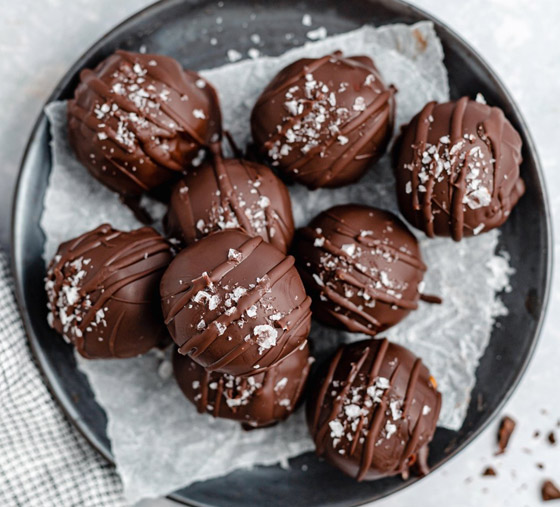 إليكم طريقة تحضير حلى الشوكولاتة الداكنة الصحية لمرضى السكري صورة رقم 8