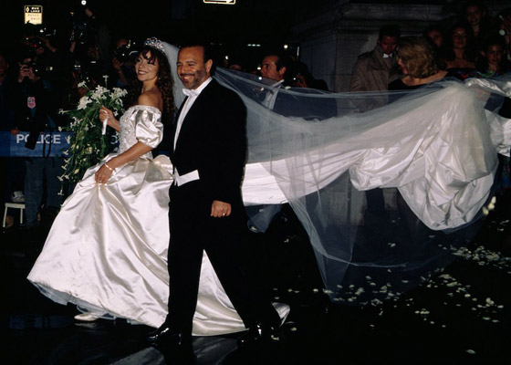 صور 10 عرائس شهيرات ارتدين فساتين زفاف جميلة وغريبة لا تنسى.. صورة رقم 4