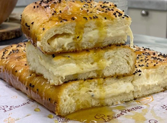 إليكم طريقة تحضير فطيرة الأجبان بالعسل الشهية والسهلة صورة رقم 4 إليكم طريقة تحضير فطيرة الأجبان بالعسل الشهية والسهلة صورة رقم 4