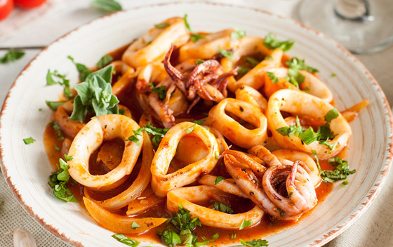 إليكم طريقة تحضير كالاماري مشوي بالثوم والصوص للرجيم صورة رقم 2