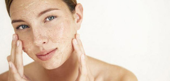 10 عادات تحدث فرقاً كبيراً في روتين العناية التجميليّة صورة رقم 4