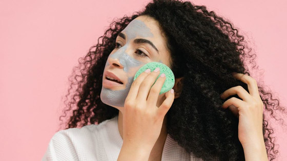 10 عادات تحدث فرقاً كبيراً في روتين العناية التجميليّة صورة رقم 1