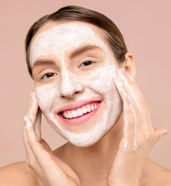 10 عادات تحدث فرقاً كبيراً في روتين العناية التجميليّة صورة رقم 5