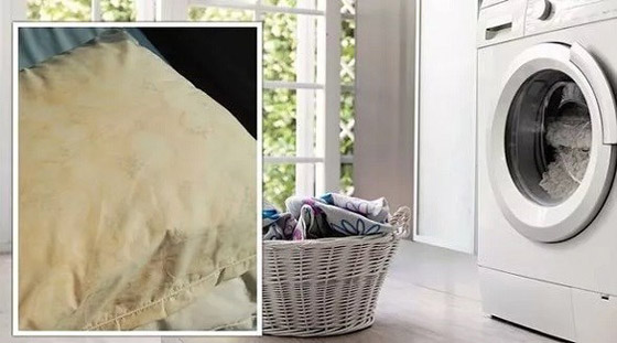 طريقة سهلة لإزالة البقع الصفراء من الوسائد صورة رقم 1