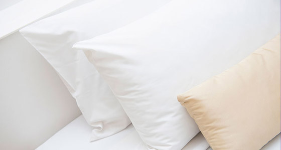 طريقة سهلة لإزالة البقع الصفراء من الوسائد صورة رقم 6