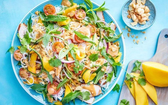 إليكم طريقة تحضير سلطة دجاج ساتيه لعشاء صحي وشهي صورة رقم 2