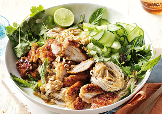 إليكم طريقة تحضير سلطة دجاج ساتيه لعشاء صحي وشهي صورة رقم 6