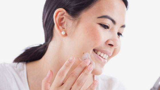 انتبهي.. هذه العادات تؤدي إلى اسمرار الشفاه صورة رقم 3