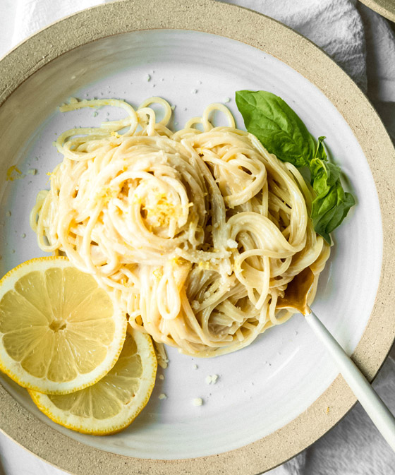 إليكم طريقة تحضير باستا الليمون والكريمة السهلة والشهية صورة رقم 2