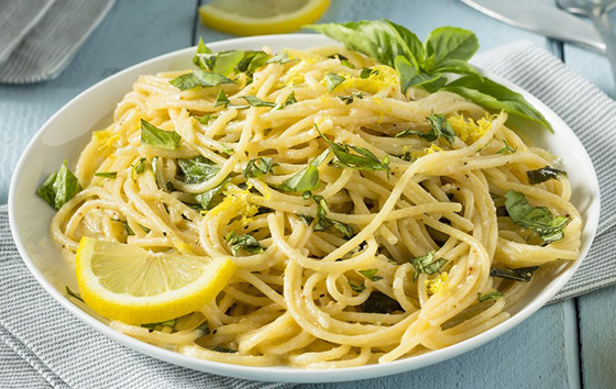 إليكم طريقة تحضير باستا الليمون والكريمة السهلة والشهية صورة رقم 9