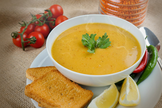 طريقة عمل شوربة العدس في فصل الشتاء وأهم فوائدها صورة رقم 1