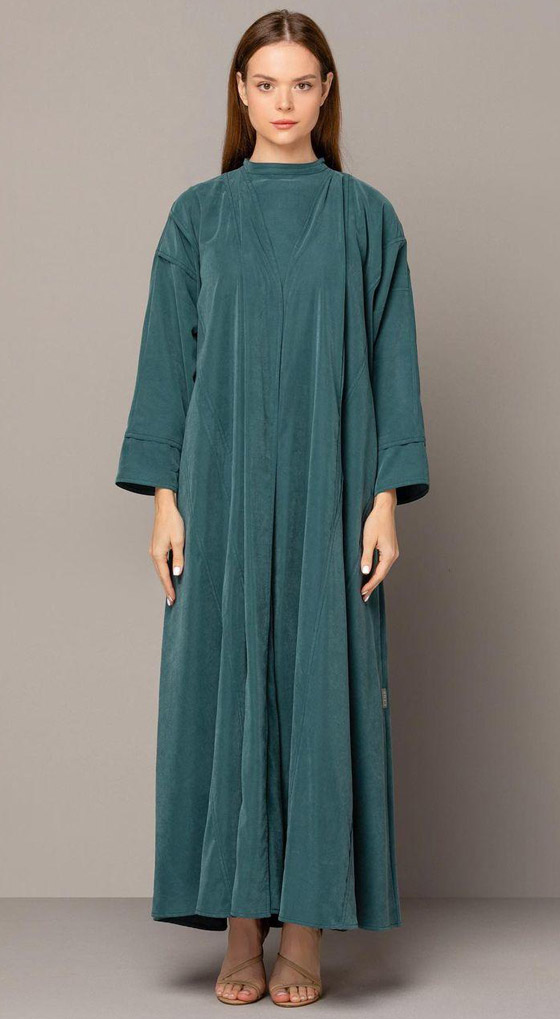 بالصور: إليكم أجمل موديلات عبايات بألوان شتوية موضة 2022 صورة رقم 14 بالصور: إليكم أجمل موديلات عبايات بألوان شتوية موضة 2022 صورة رقم 14