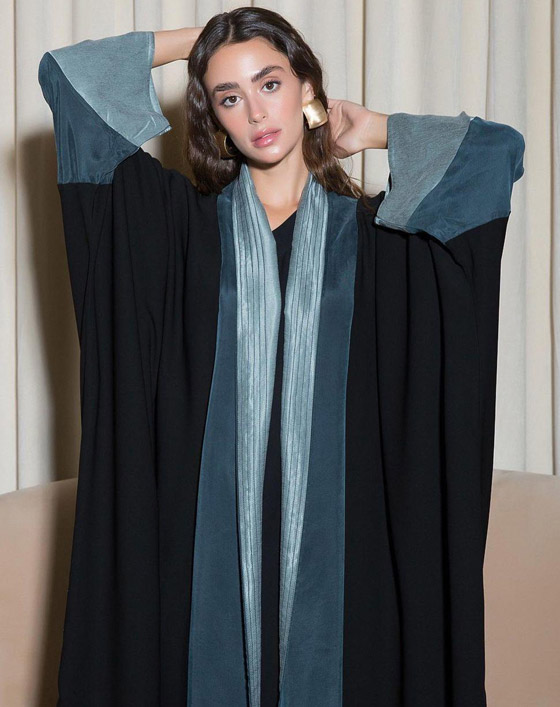 بالصور: إليكم أجمل موديلات عبايات بألوان شتوية موضة 2022 صورة رقم 15 بالصور: إليكم أجمل موديلات عبايات بألوان شتوية موضة 2022 صورة رقم 15