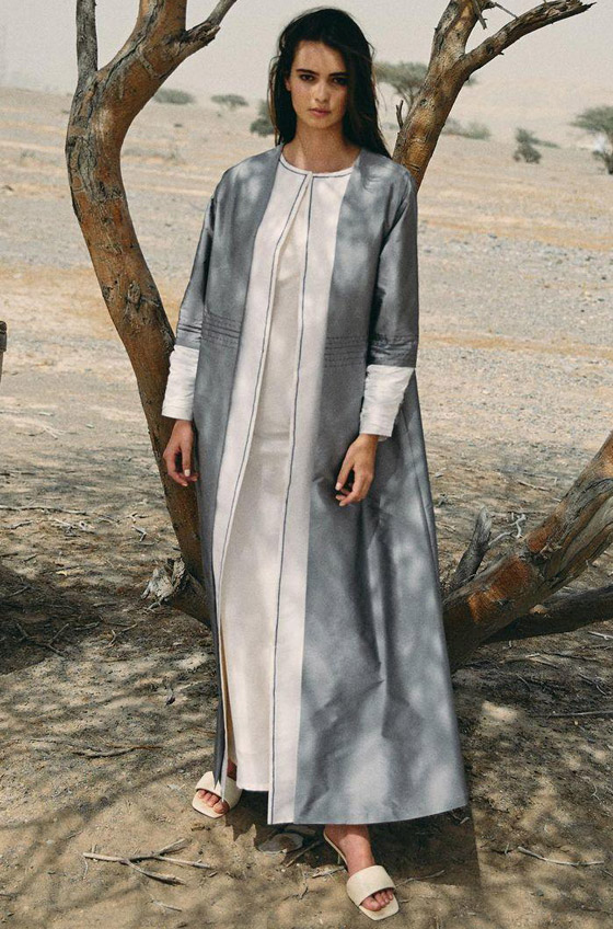 بالصور: إليكم أجمل موديلات عبايات بألوان شتوية موضة 2022 صورة رقم 16 بالصور: إليكم أجمل موديلات عبايات بألوان شتوية موضة 2022 صورة رقم 16