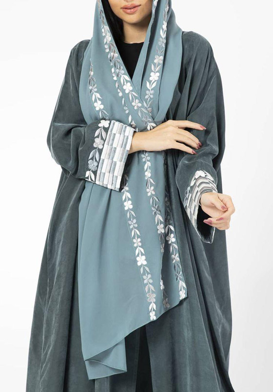 بالصور: إليكم أجمل موديلات عبايات بألوان شتوية موضة 2022 صورة رقم 17 بالصور: إليكم أجمل موديلات عبايات بألوان شتوية موضة 2022 صورة رقم 17