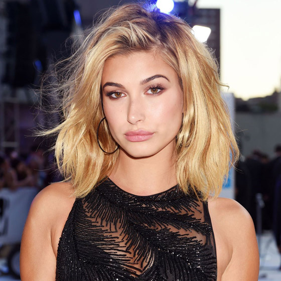 أخطاء وقعت فيها نجمات العالم عند اختيار تسريحة الشعر صورة رقم 2