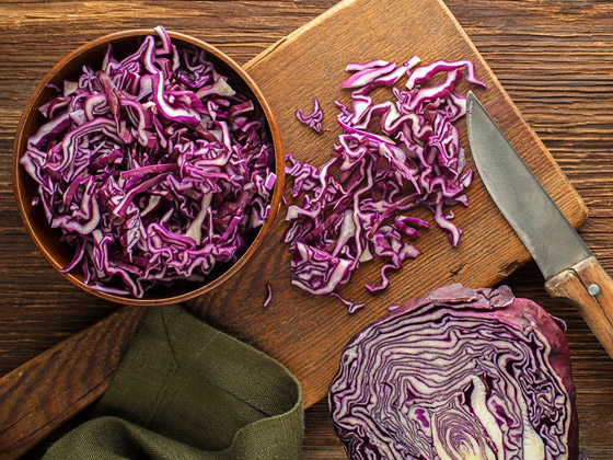 الوقاية من الأمراض والحفاظ على البشرة.. إليكم فوائد الملفوف الأحمر المذهلة صورة رقم 1