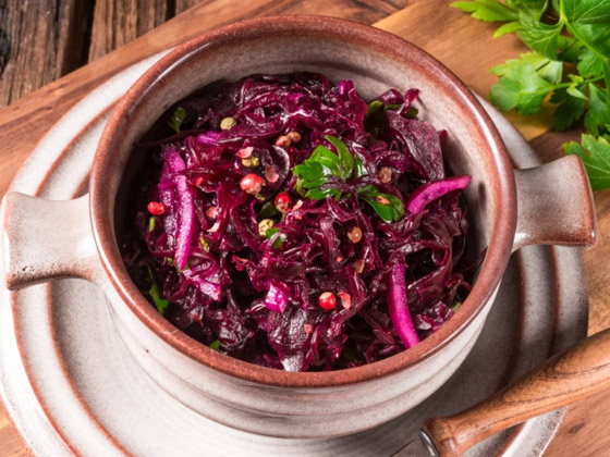 الوقاية من الأمراض والحفاظ على البشرة.. إليكم فوائد الملفوف الأحمر المذهلة صورة رقم 9