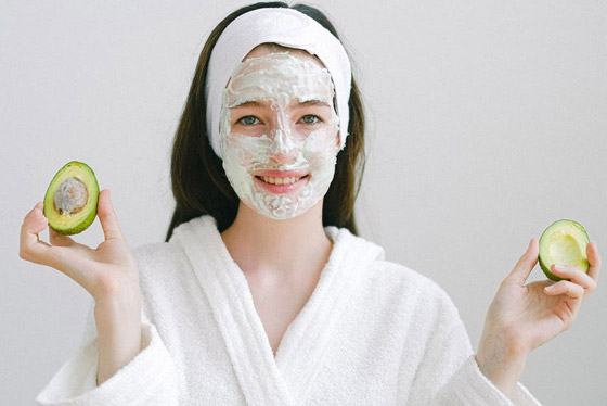 8 فوائد حقيقية مدهشة وراء تطبيق القناع التجميلي على البشرة صورة رقم 1